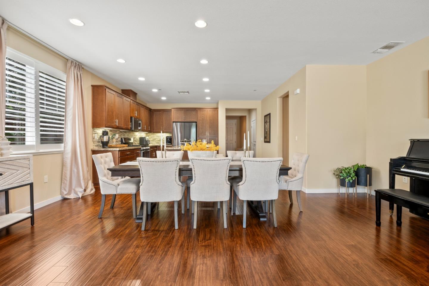Detail Gallery Image 9 of 44 For 1141 Navigator Dr, Lathrop,  CA 95330 - 3 Beds | 3 Baths