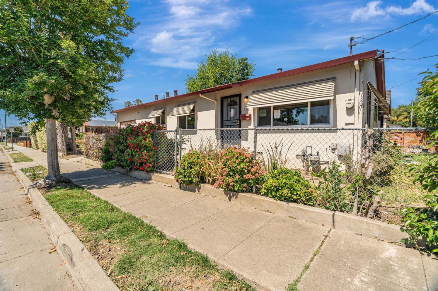 Detail Gallery Image 2 of 30 For 854 N 16th St, San Jose,  CA 95112 - 2 Beds | 1 Baths