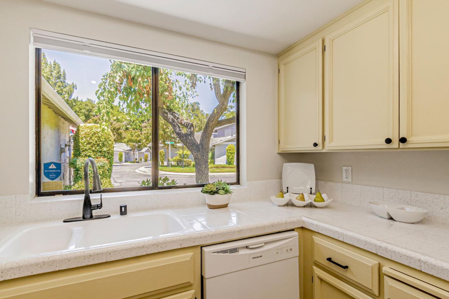 Detail Gallery Image 12 of 40 For 4942 Red Creek Drive, San Jose,  CA 95136 - 2 Beds | 2 Baths