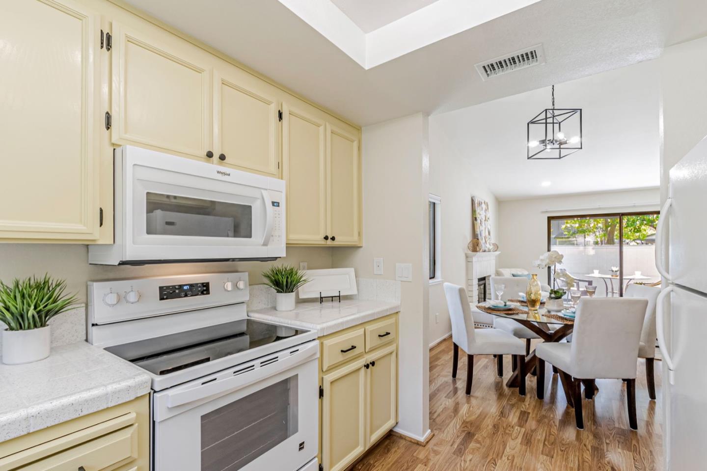 Detail Gallery Image 13 of 40 For 4942 Red Creek Drive, San Jose,  CA 95136 - 2 Beds | 2 Baths