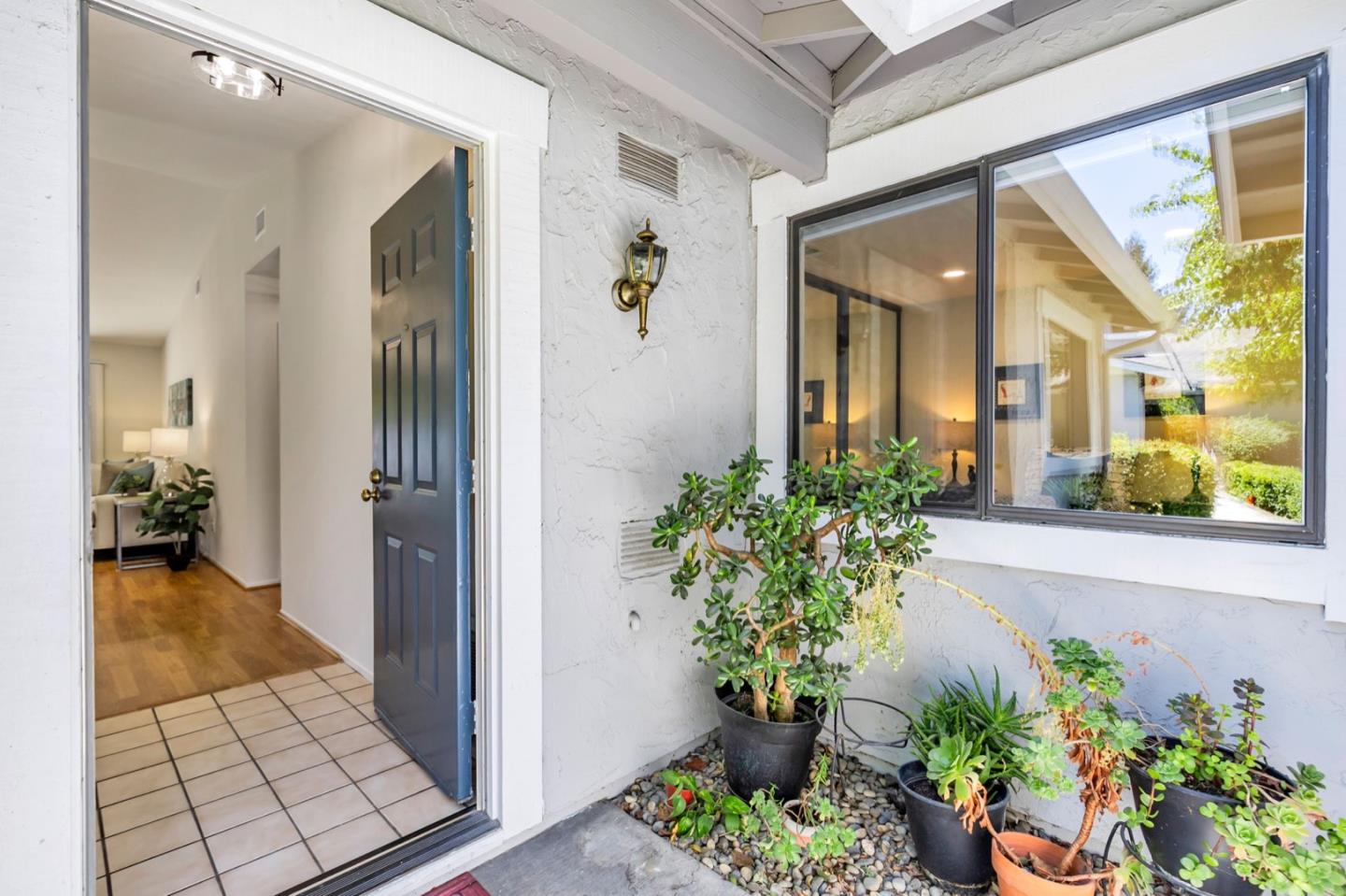 Detail Gallery Image 2 of 40 For 4942 Red Creek Drive, San Jose,  CA 95136 - 2 Beds | 2 Baths