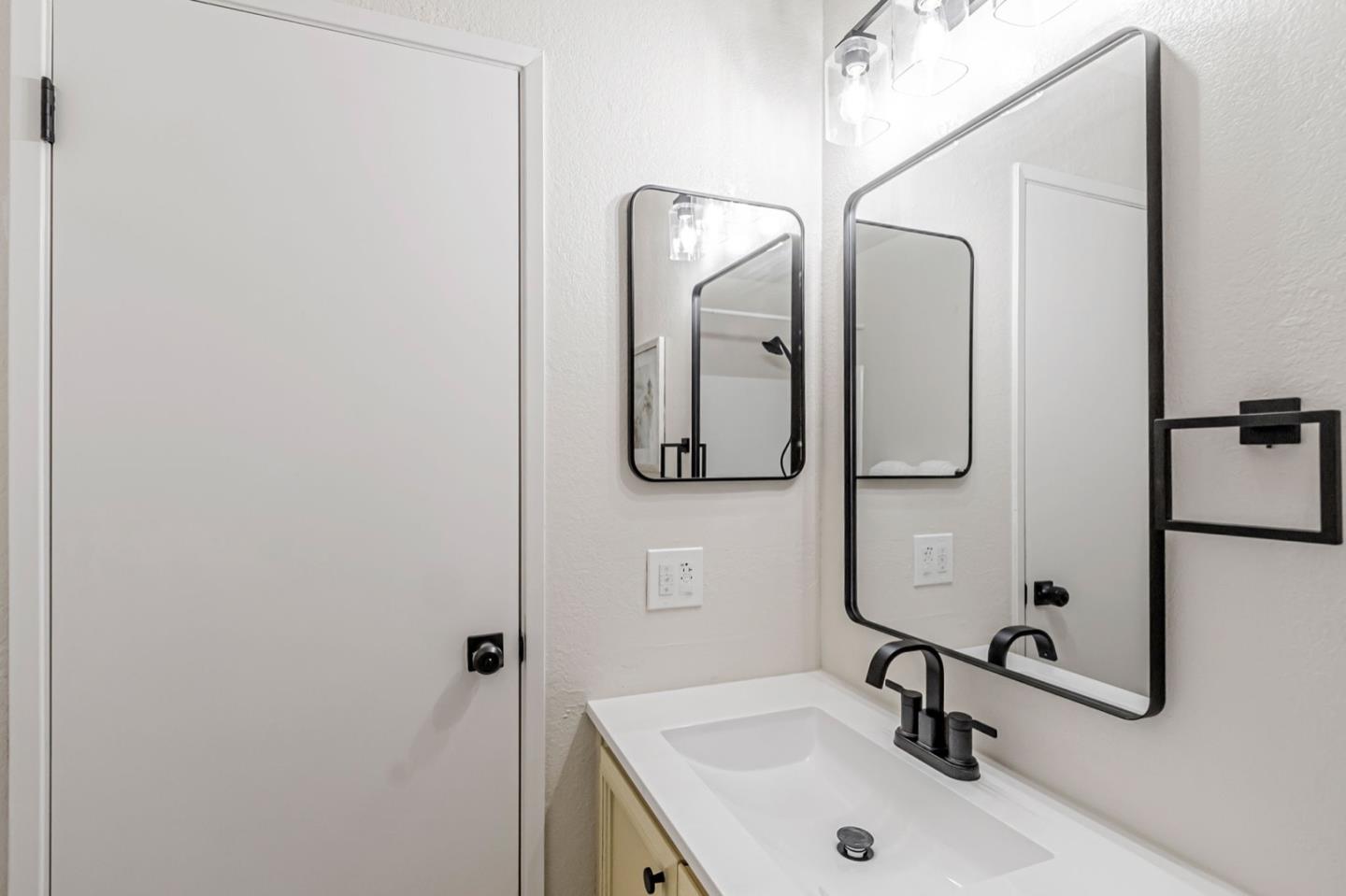 Detail Gallery Image 27 of 40 For 4942 Red Creek Drive, San Jose,  CA 95136 - 2 Beds | 2 Baths