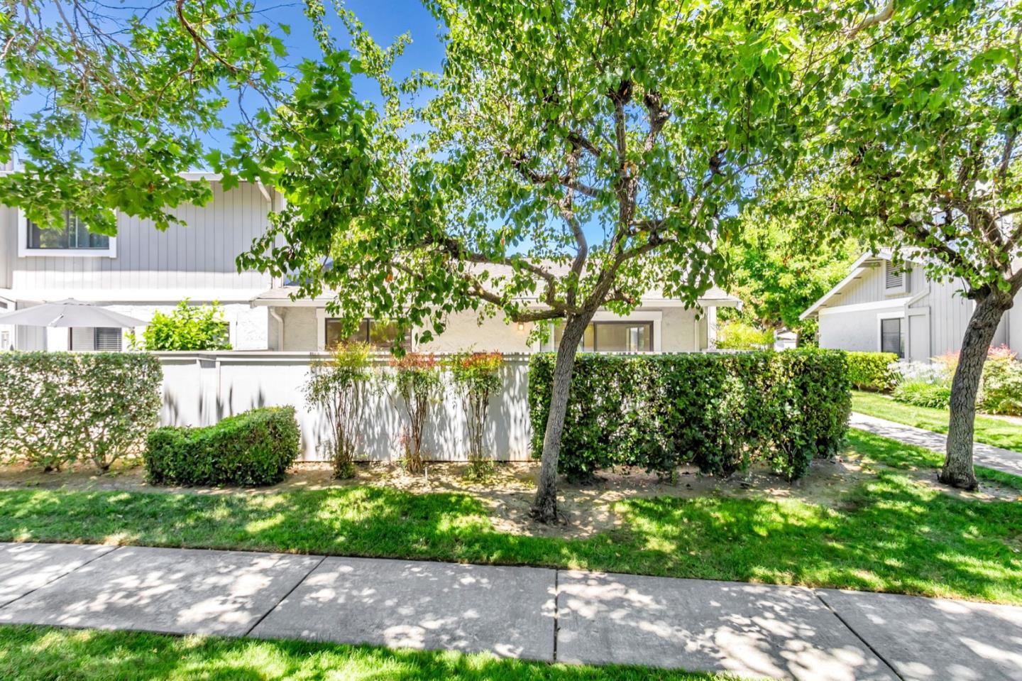 Detail Gallery Image 34 of 40 For 4942 Red Creek Drive, San Jose,  CA 95136 - 2 Beds | 2 Baths