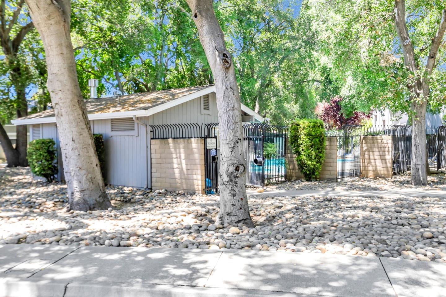 Detail Gallery Image 36 of 40 For 4942 Red Creek Drive, San Jose,  CA 95136 - 2 Beds | 2 Baths