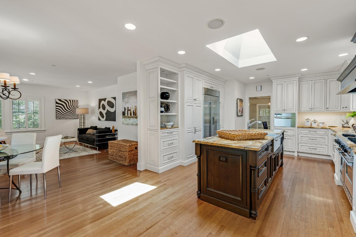 Detail Gallery Image 10 of 42 For 838 Walnut Ave, Burlingame,  CA 94010 - 4 Beds | 4 Baths