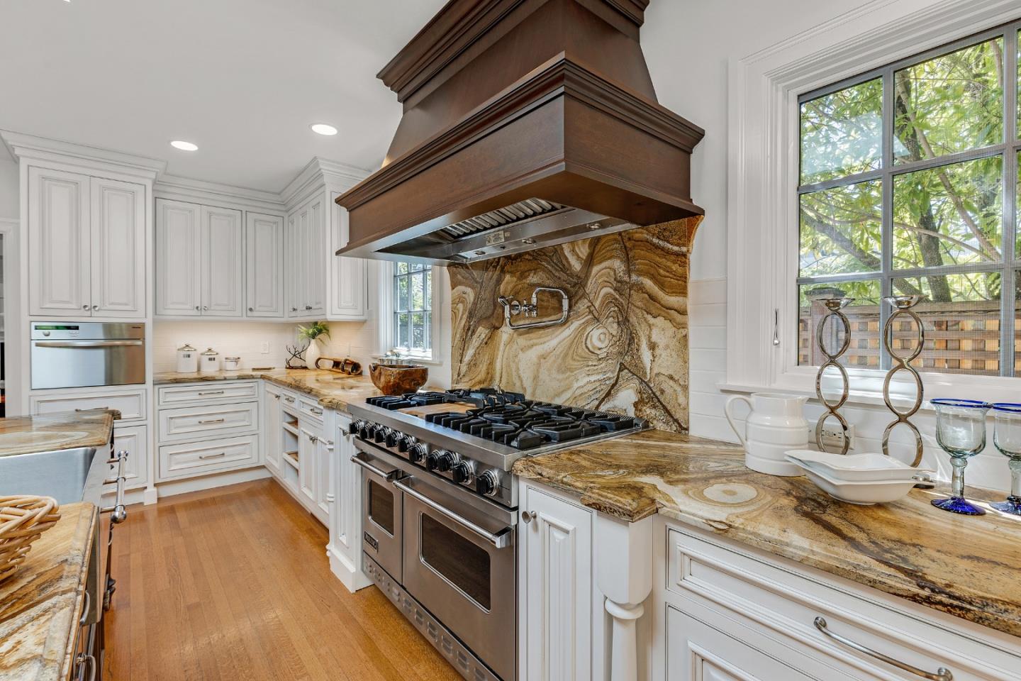 Detail Gallery Image 13 of 42 For 838 Walnut Ave, Burlingame,  CA 94010 - 4 Beds | 4 Baths