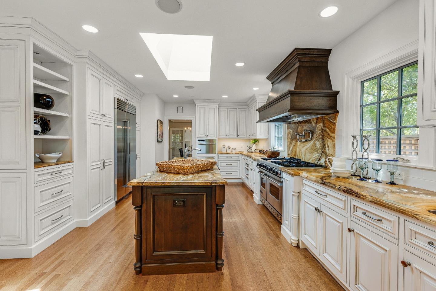Detail Gallery Image 14 of 42 For 838 Walnut Ave, Burlingame,  CA 94010 - 4 Beds | 4 Baths