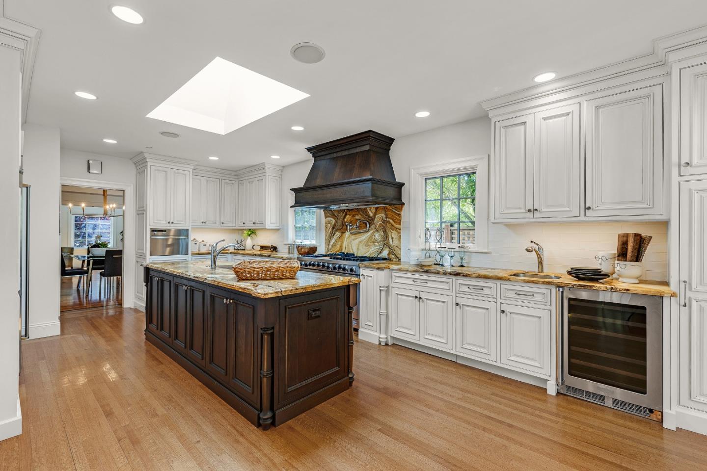 Detail Gallery Image 15 of 42 For 838 Walnut Ave, Burlingame,  CA 94010 - 4 Beds | 4 Baths