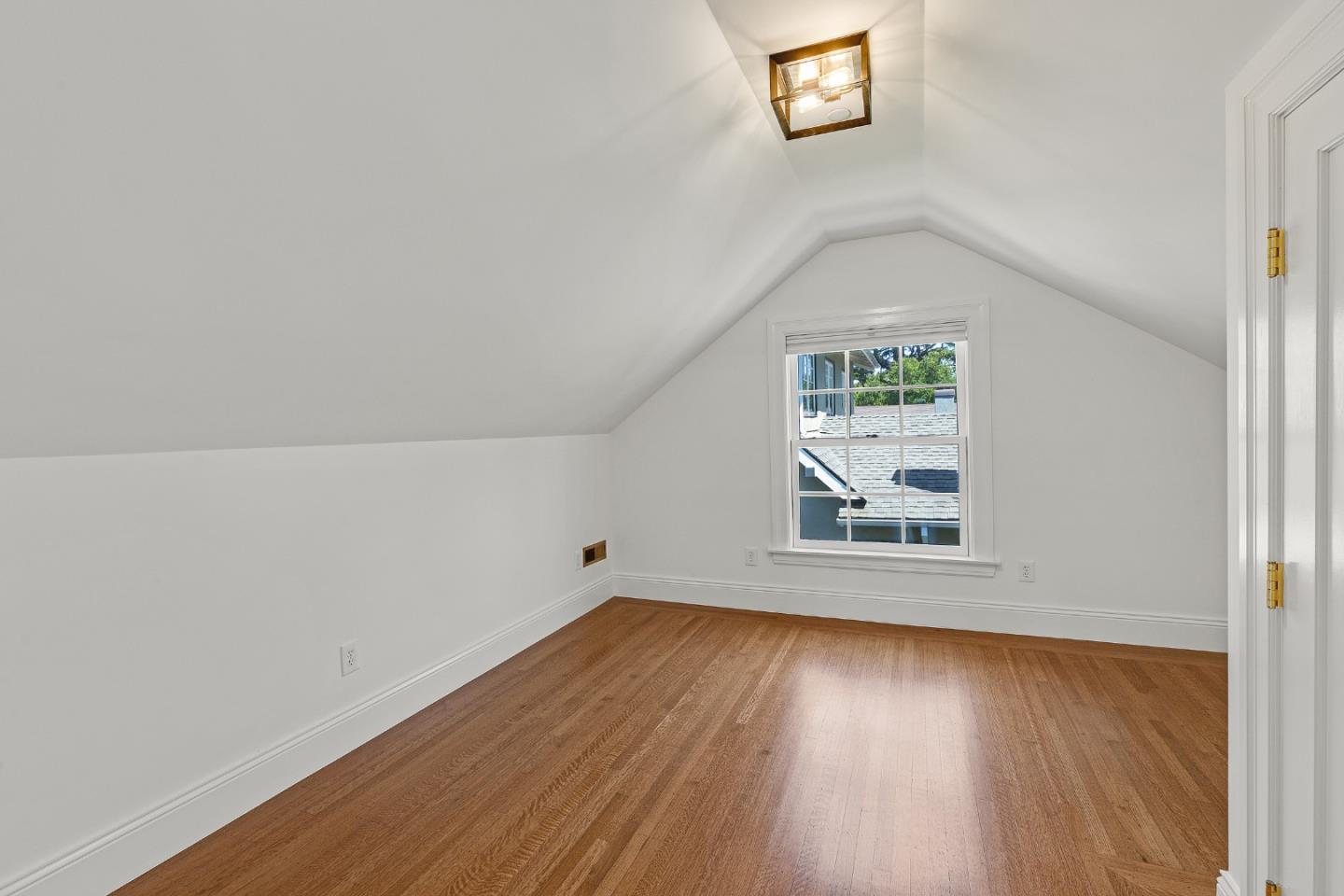 Detail Gallery Image 27 of 42 For 838 Walnut Ave, Burlingame,  CA 94010 - 4 Beds | 4 Baths