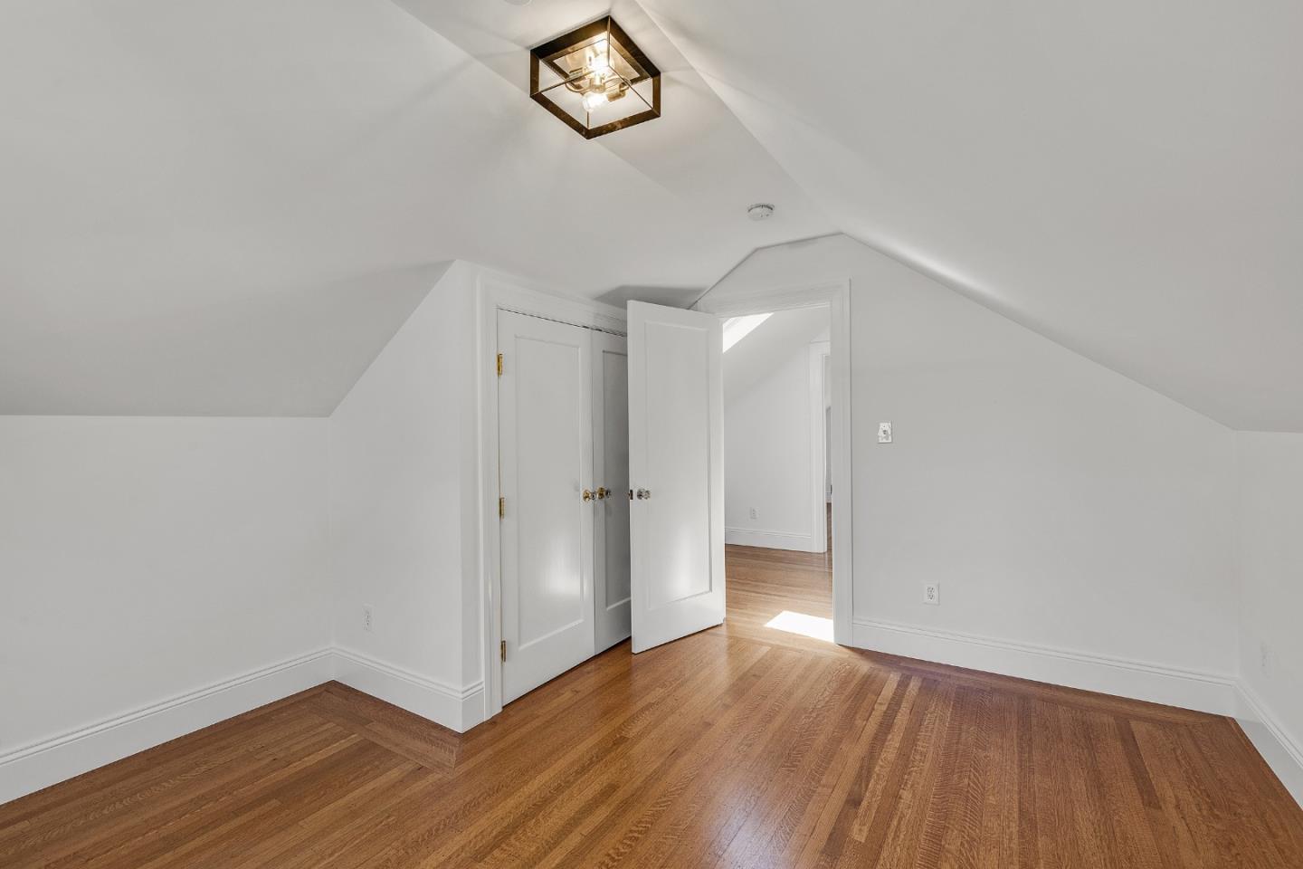 Detail Gallery Image 28 of 42 For 838 Walnut Ave, Burlingame,  CA 94010 - 4 Beds | 4 Baths