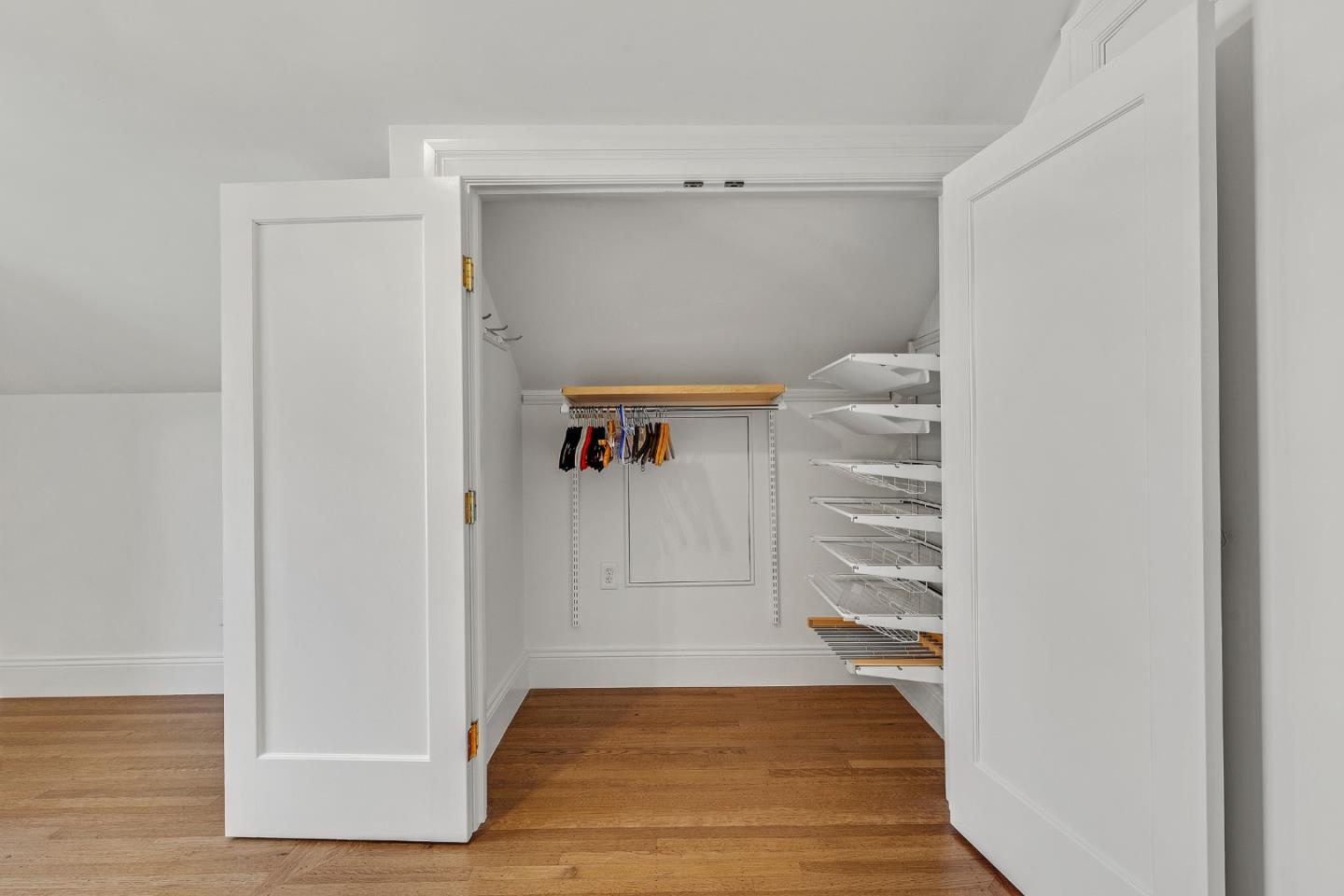 Detail Gallery Image 29 of 42 For 838 Walnut Ave, Burlingame,  CA 94010 - 4 Beds | 4 Baths