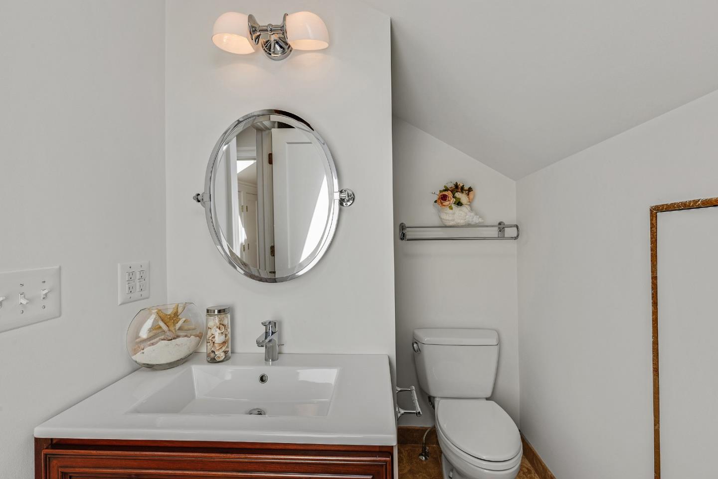 Detail Gallery Image 31 of 42 For 838 Walnut Ave, Burlingame,  CA 94010 - 4 Beds | 4 Baths