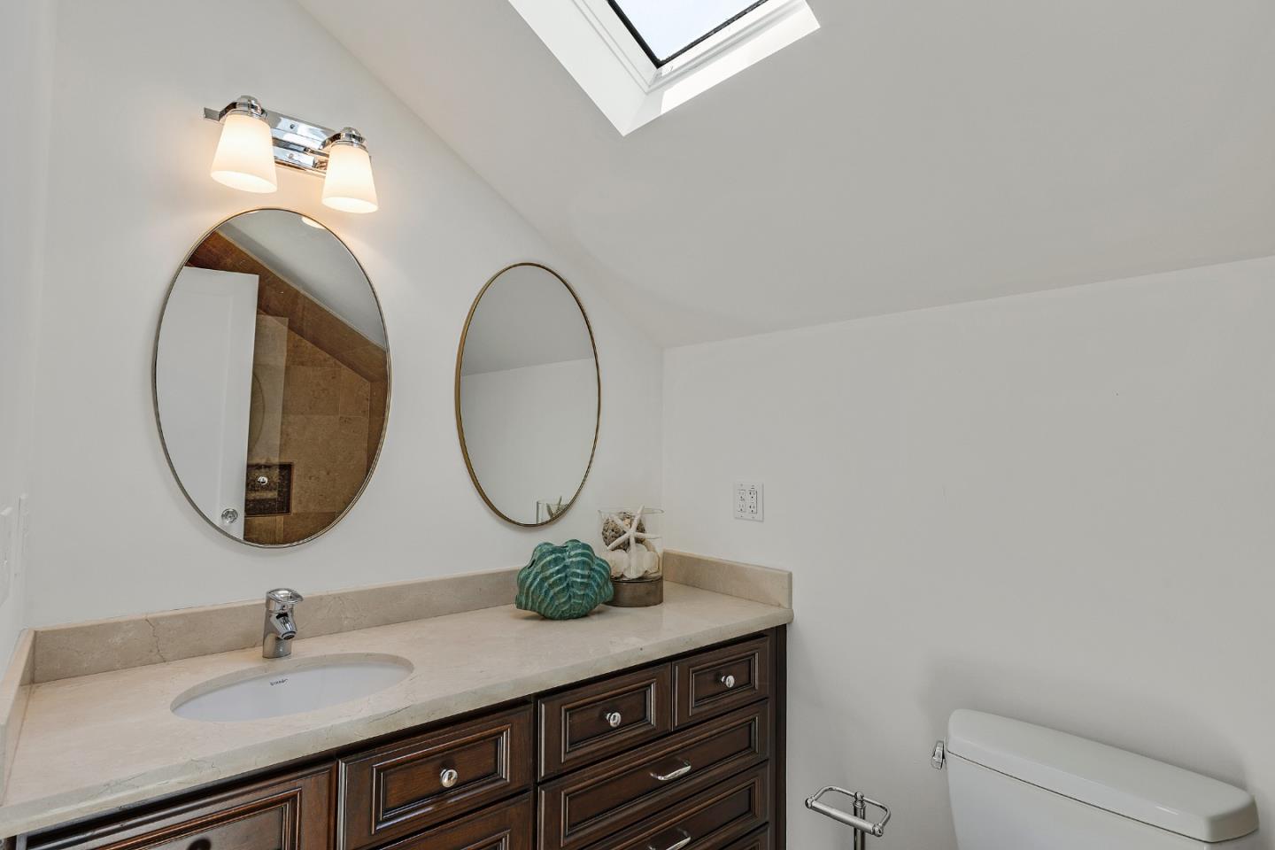 Detail Gallery Image 33 of 42 For 838 Walnut Ave, Burlingame,  CA 94010 - 4 Beds | 4 Baths