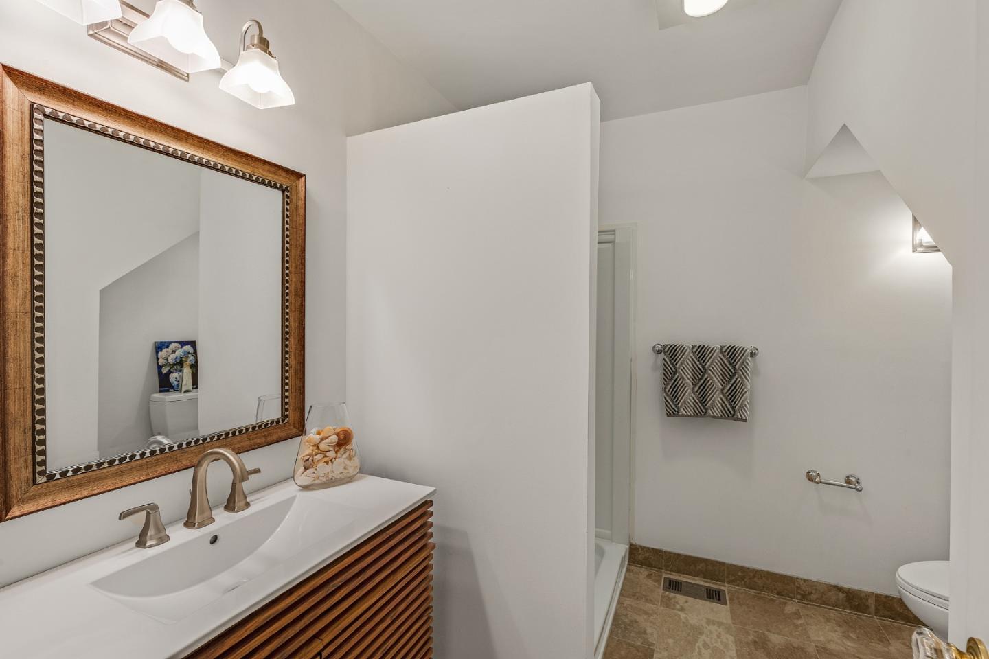 Detail Gallery Image 38 of 42 For 838 Walnut Ave, Burlingame,  CA 94010 - 4 Beds | 4 Baths