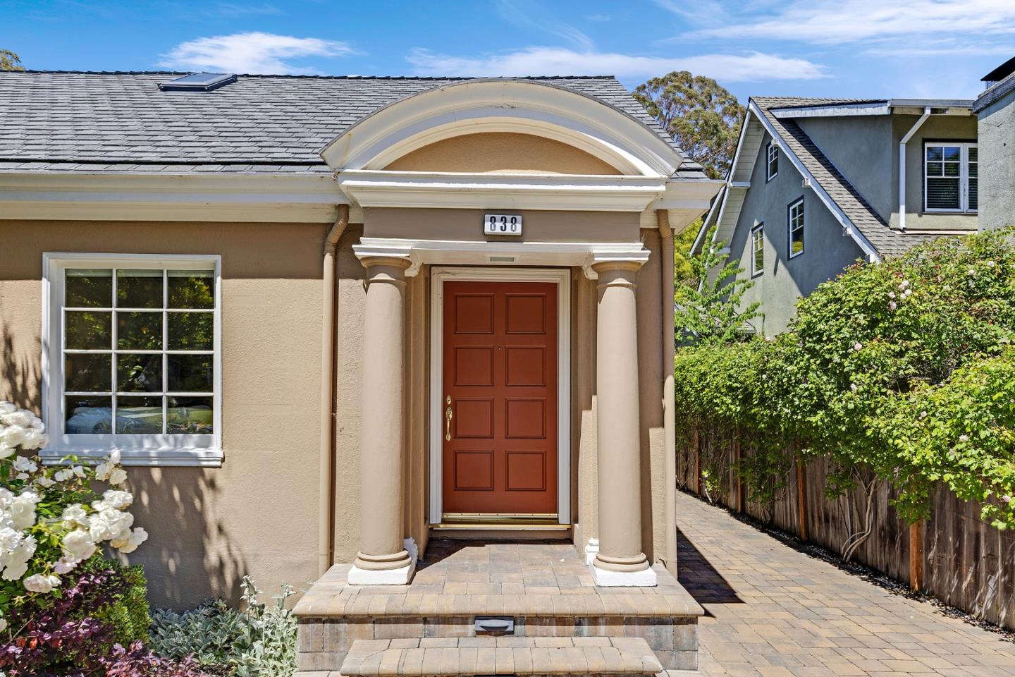 Detail Gallery Image 4 of 42 For 838 Walnut Ave, Burlingame,  CA 94010 - 4 Beds | 4 Baths