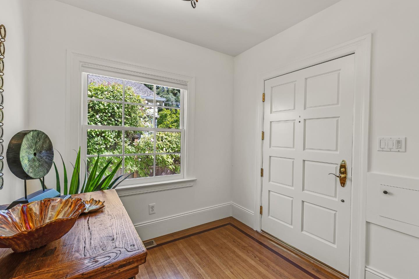 Detail Gallery Image 5 of 42 For 838 Walnut Ave, Burlingame,  CA 94010 - 4 Beds | 4 Baths