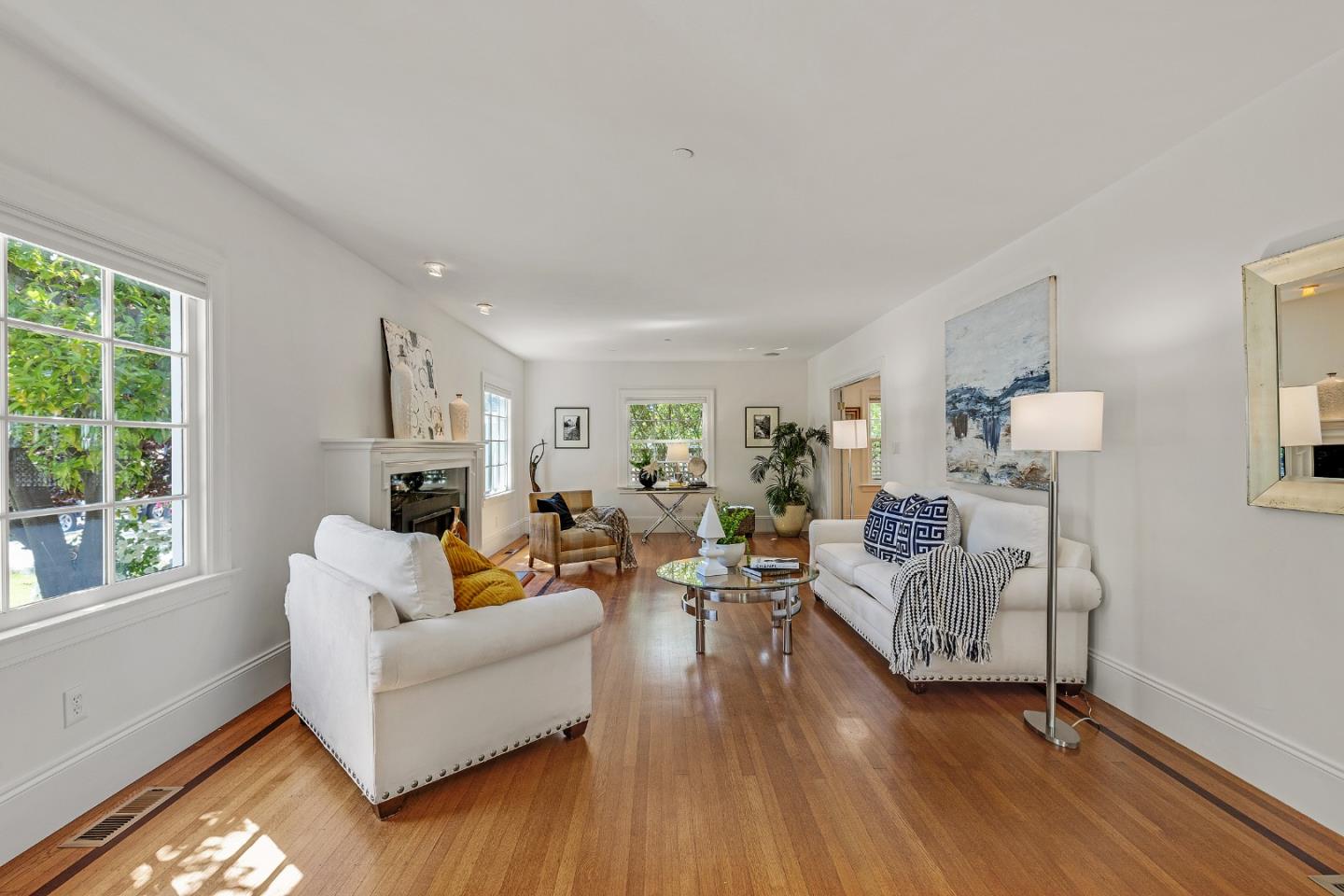 Detail Gallery Image 7 of 42 For 838 Walnut Ave, Burlingame,  CA 94010 - 4 Beds | 4 Baths