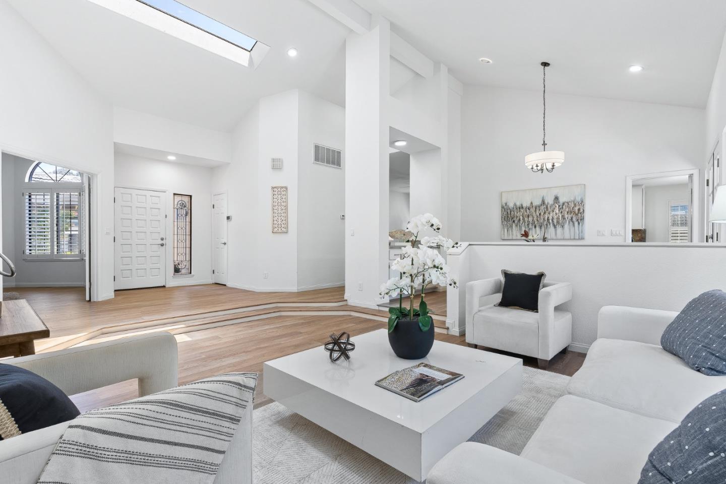 Detail Gallery Image 4 of 38 For 5949 Porto Alegre Dr, San Jose,  CA 95120 - 3 Beds | 2/1 Baths