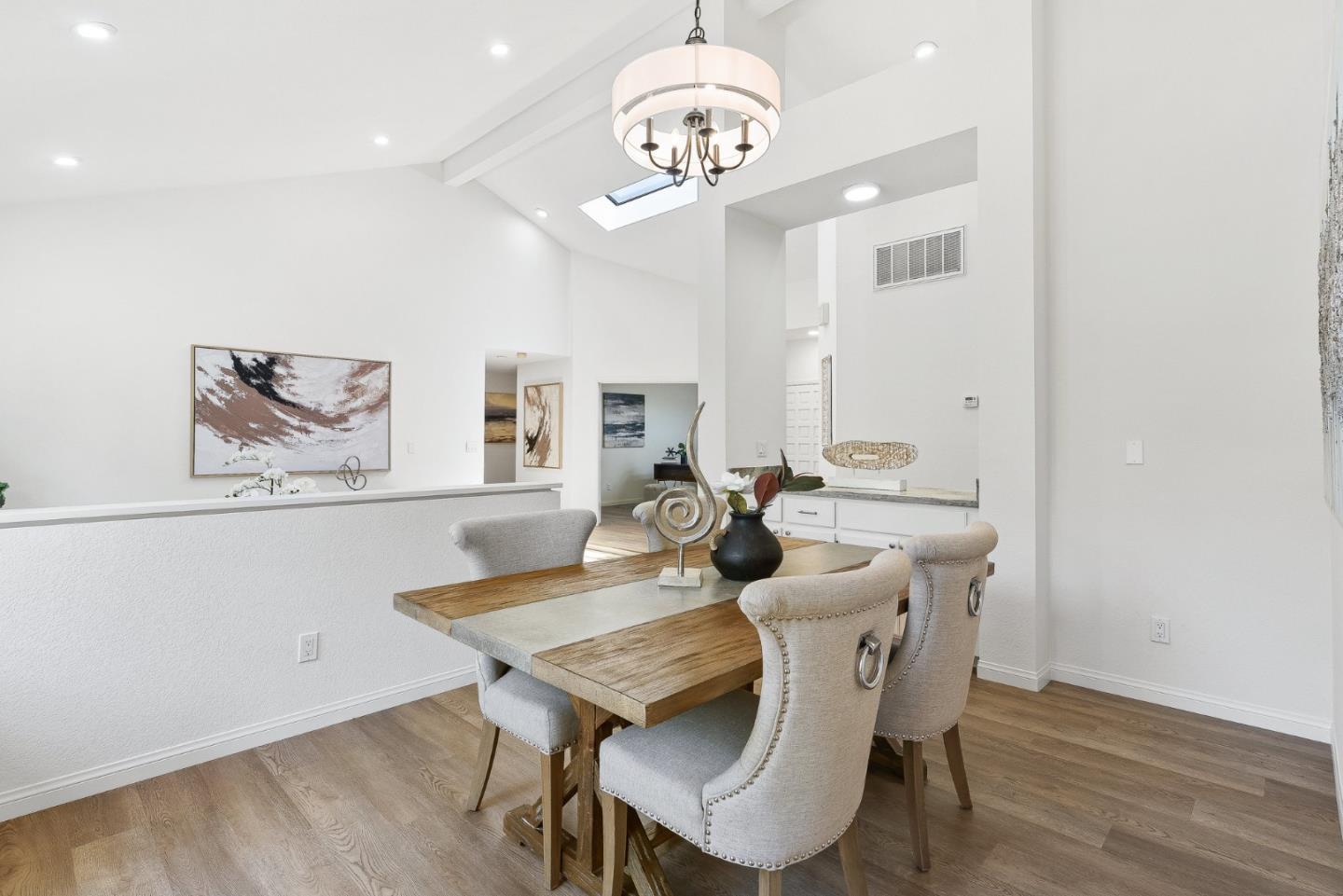Detail Gallery Image 5 of 38 For 5949 Porto Alegre Dr, San Jose,  CA 95120 - 3 Beds | 2/1 Baths