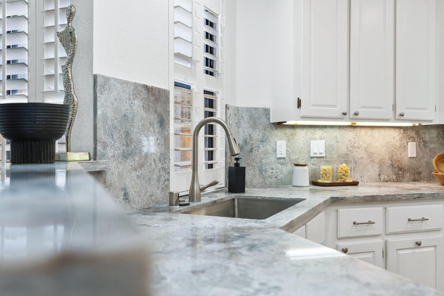 Detail Gallery Image 8 of 38 For 5949 Porto Alegre Dr, San Jose,  CA 95120 - 3 Beds | 2/1 Baths