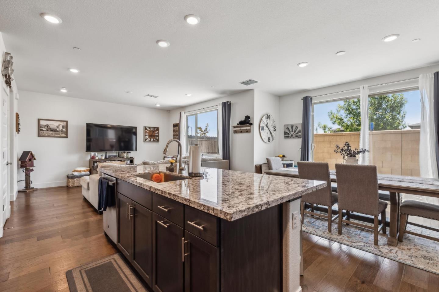 Detail Gallery Image 14 of 43 For 8906 Upbeat Way, Elk Grove,  CA 95757 - 3 Beds | 2/1 Baths