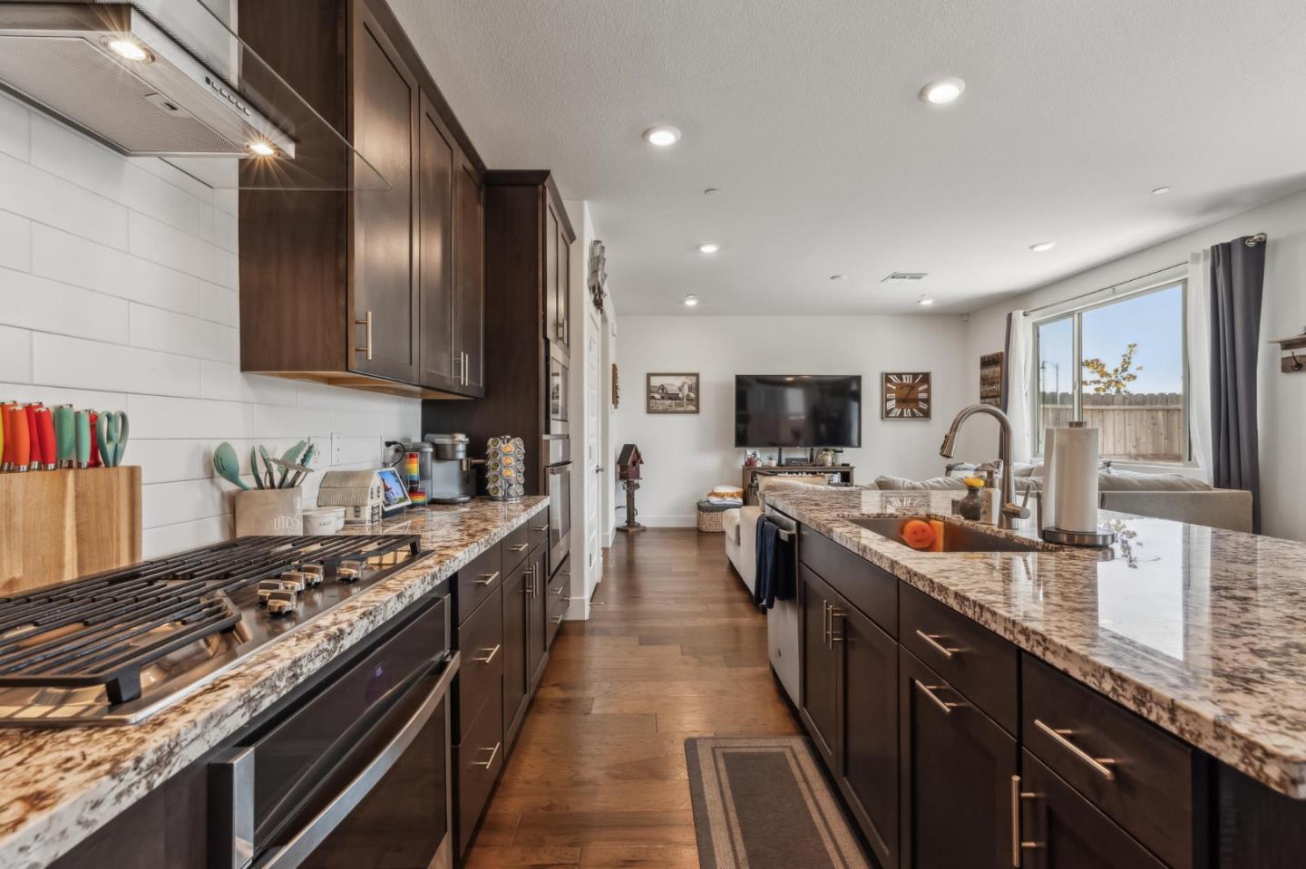 Detail Gallery Image 15 of 43 For 8906 Upbeat Way, Elk Grove,  CA 95757 - 3 Beds | 2/1 Baths