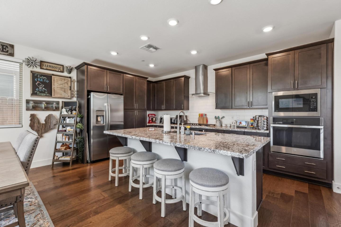 Detail Gallery Image 16 of 43 For 8906 Upbeat Way, Elk Grove,  CA 95757 - 3 Beds | 2/1 Baths