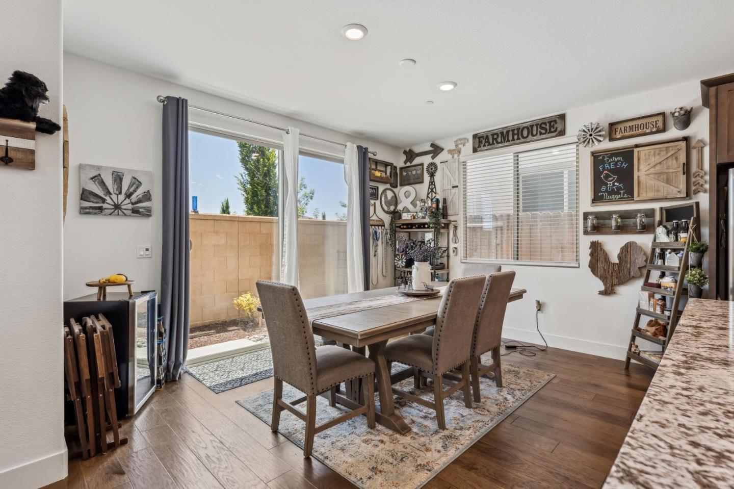 Detail Gallery Image 17 of 43 For 8906 Upbeat Way, Elk Grove,  CA 95757 - 3 Beds | 2/1 Baths