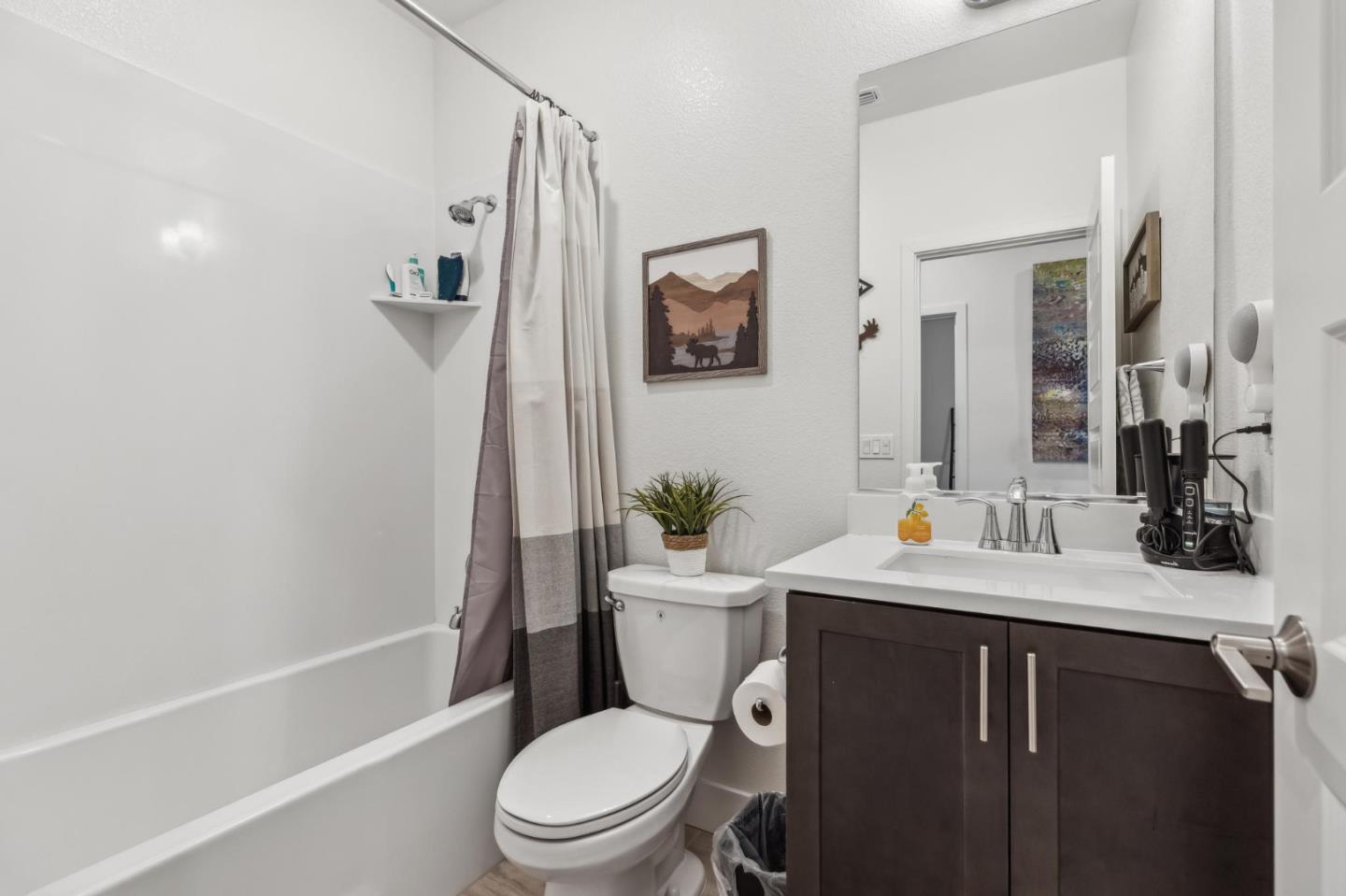 Detail Gallery Image 32 of 43 For 8906 Upbeat Way, Elk Grove,  CA 95757 - 3 Beds | 2/1 Baths