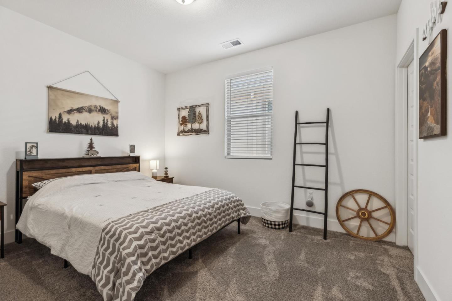 Detail Gallery Image 33 of 43 For 8906 Upbeat Way, Elk Grove,  CA 95757 - 3 Beds | 2/1 Baths