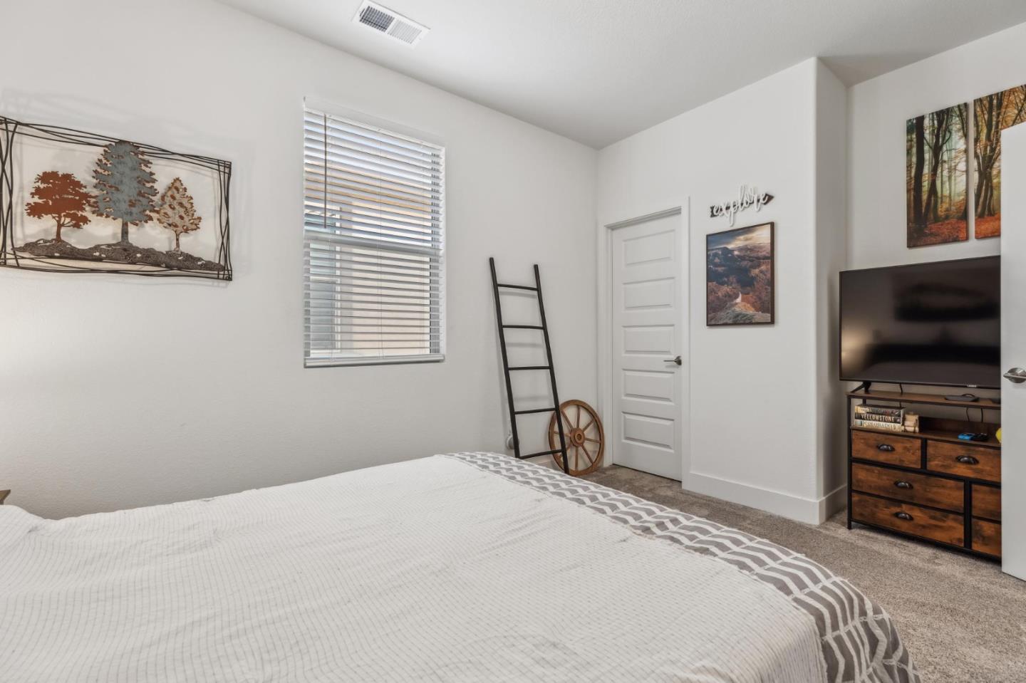 Detail Gallery Image 36 of 43 For 8906 Upbeat Way, Elk Grove,  CA 95757 - 3 Beds | 2/1 Baths