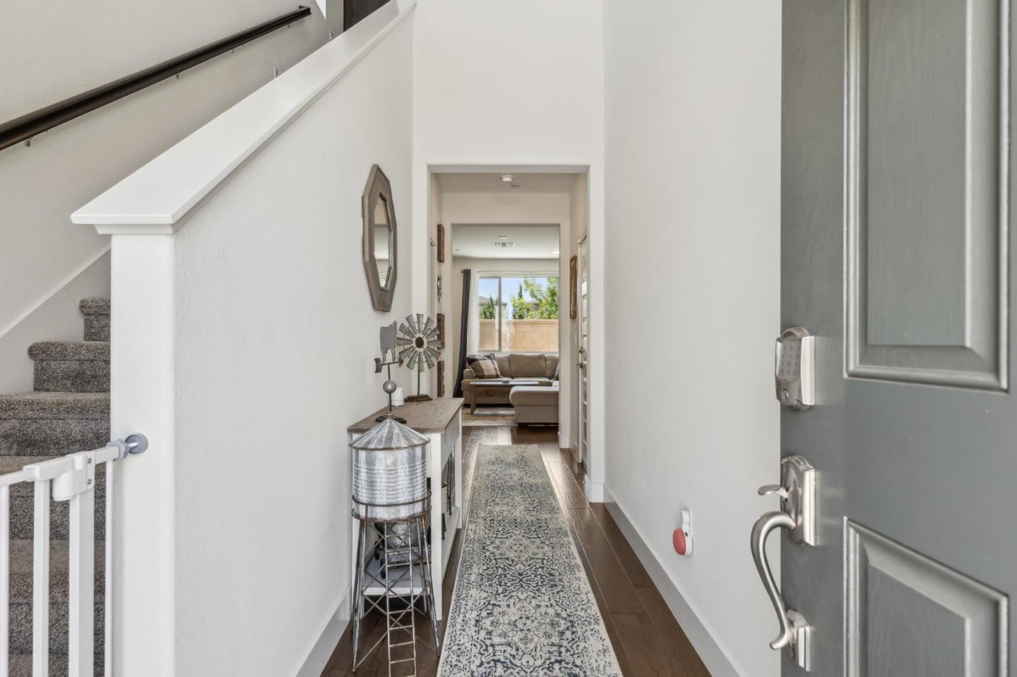 Detail Gallery Image 5 of 43 For 8906 Upbeat Way, Elk Grove,  CA 95757 - 3 Beds | 2/1 Baths