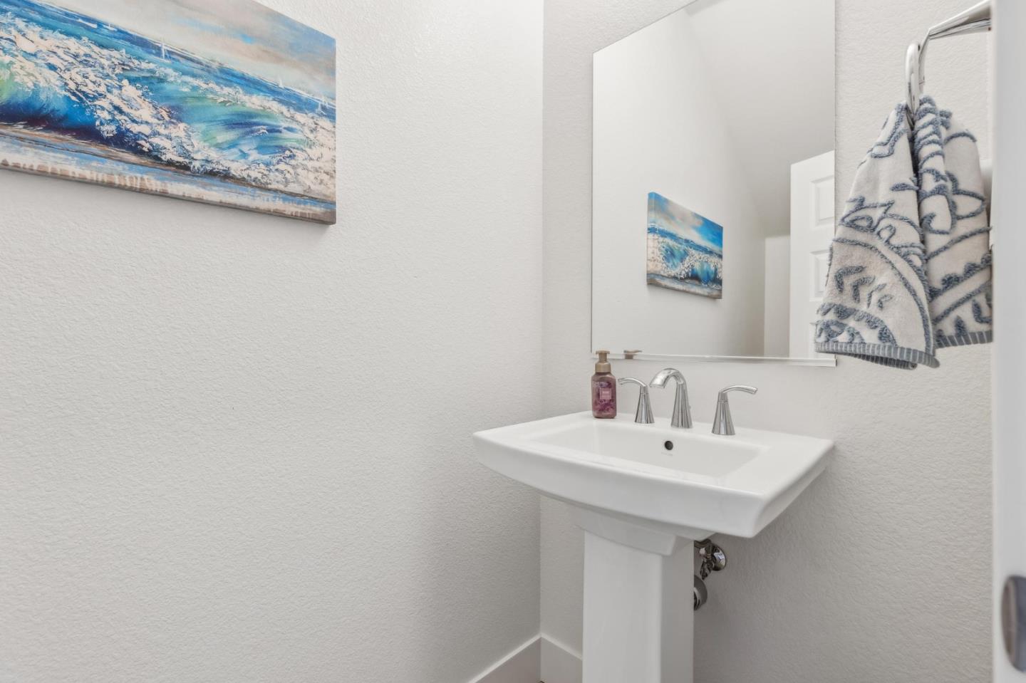 Detail Gallery Image 7 of 43 For 8906 Upbeat Way, Elk Grove,  CA 95757 - 3 Beds | 2/1 Baths