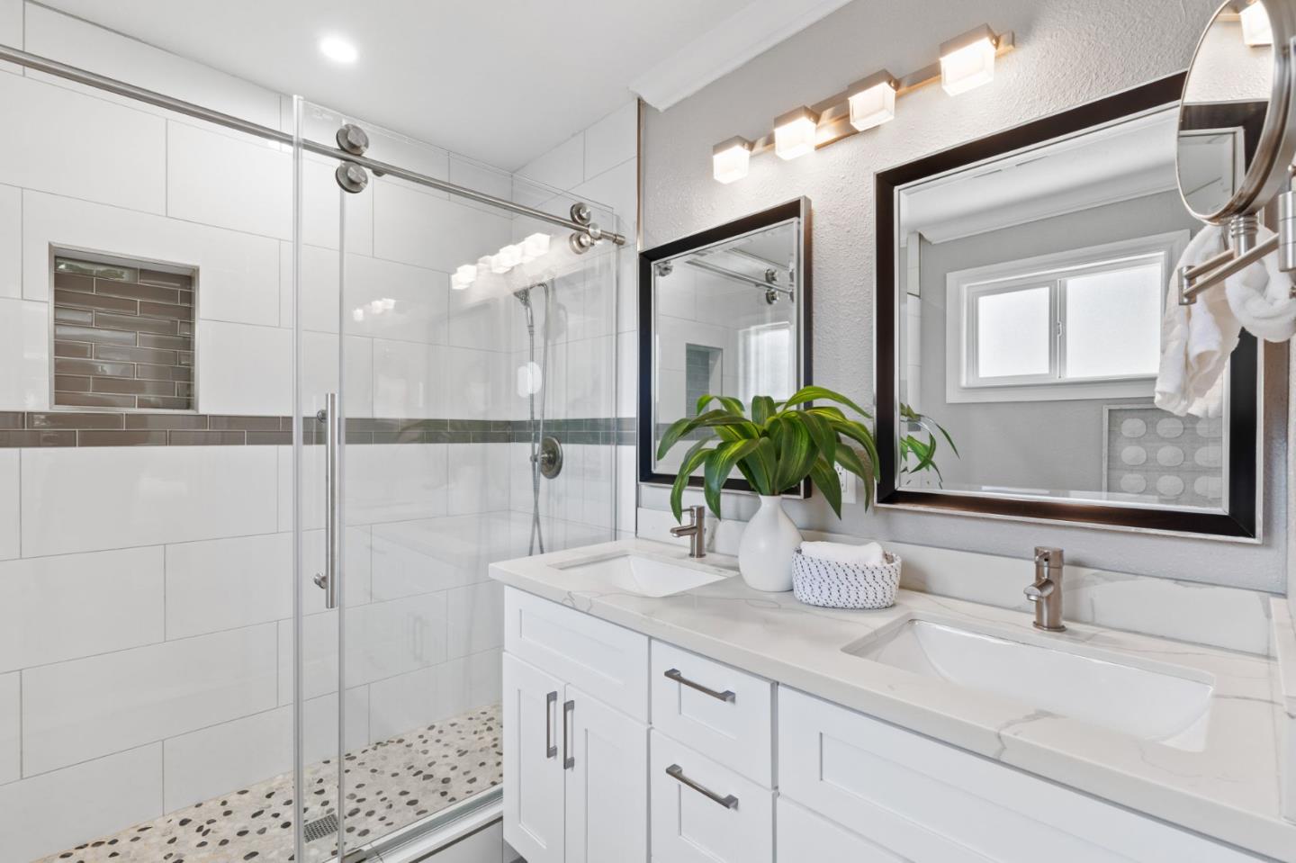 Detail Gallery Image 25 of 29 For 1120 Alberni St, East Palo Alto,  CA 94303 - 5 Beds | 3 Baths
