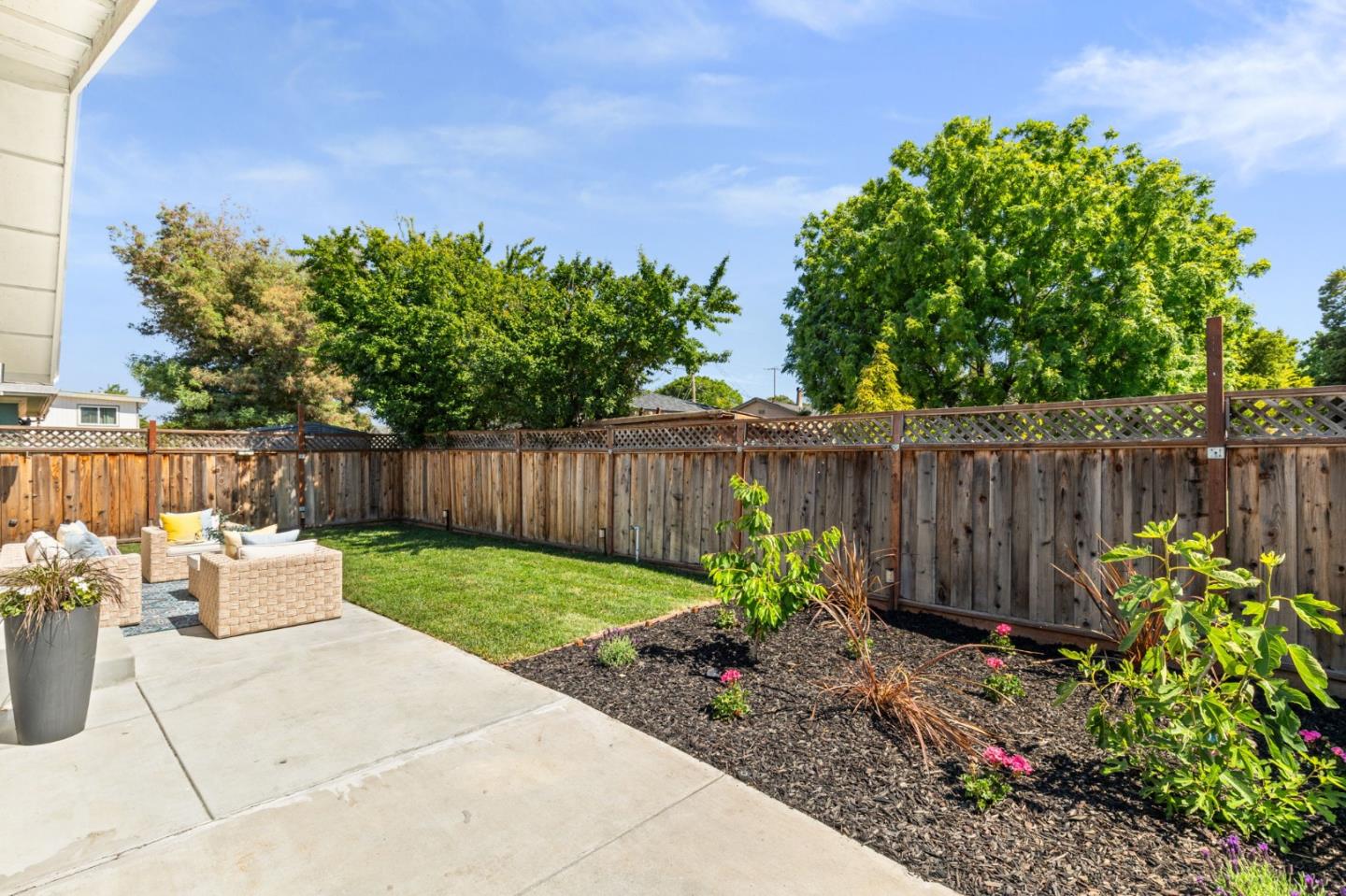 Detail Gallery Image 26 of 29 For 1120 Alberni St, East Palo Alto,  CA 94303 - 5 Beds | 3 Baths
