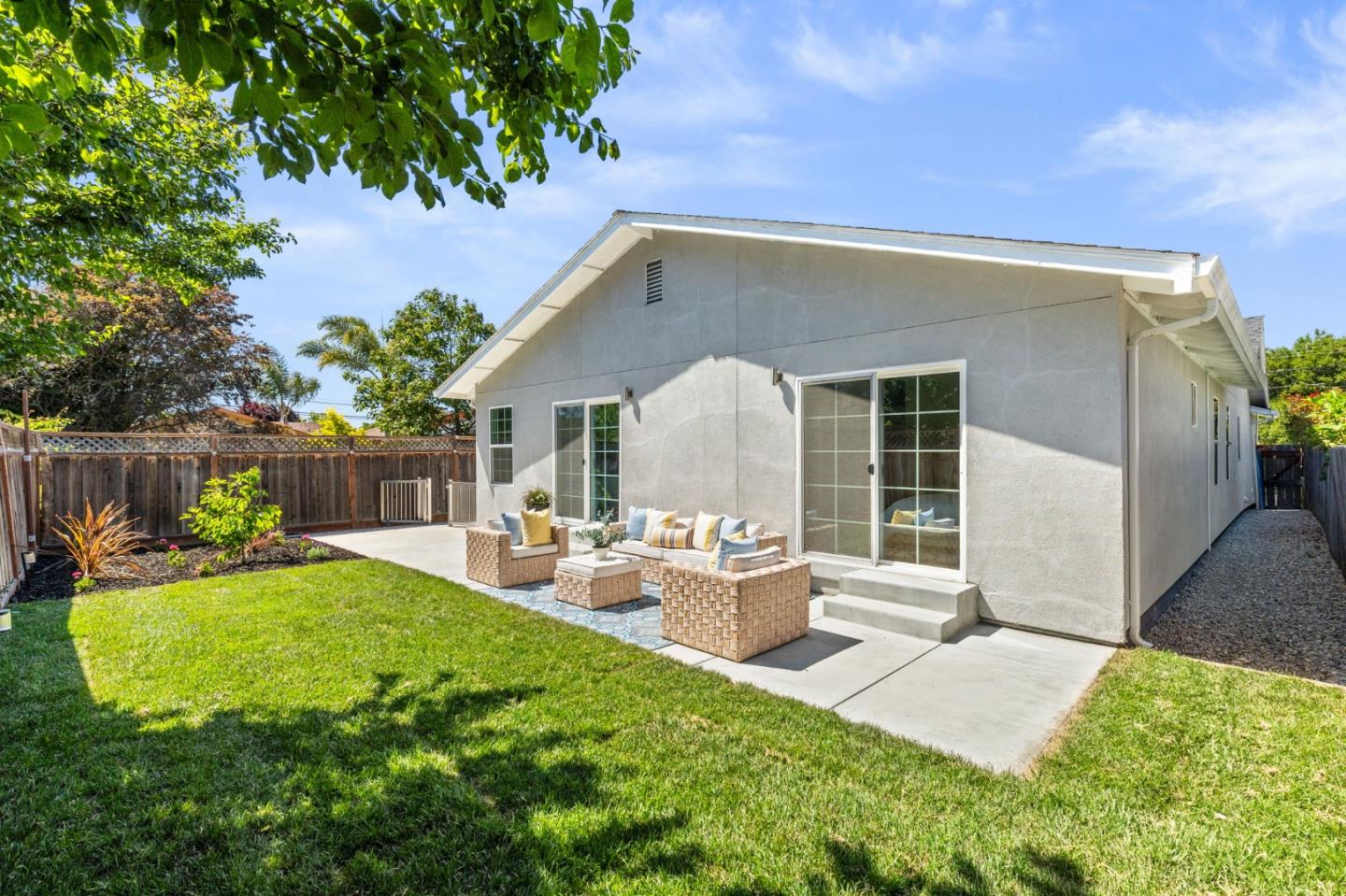 Detail Gallery Image 27 of 29 For 1120 Alberni St, East Palo Alto,  CA 94303 - 5 Beds | 3 Baths