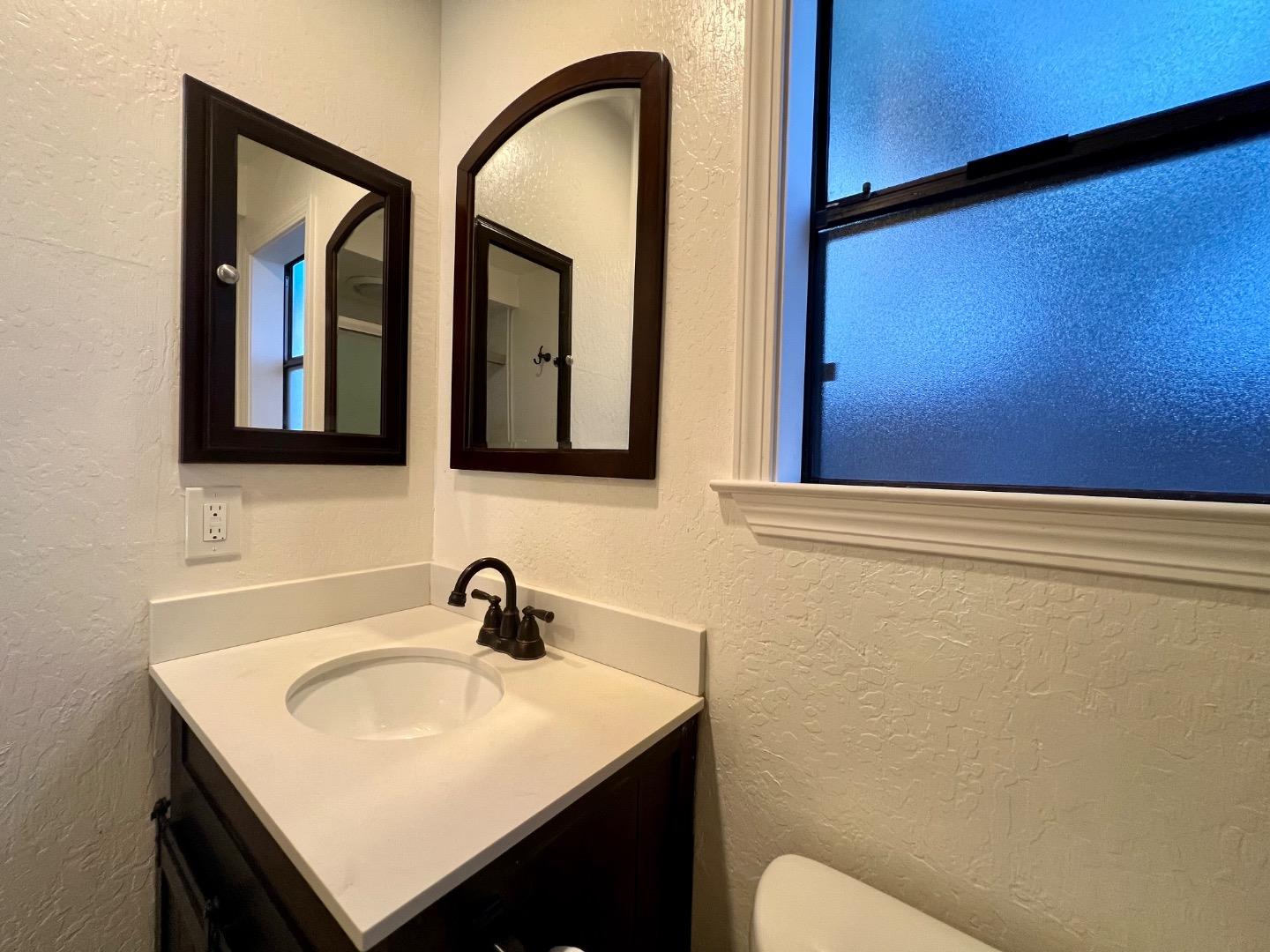 Detail Gallery Image 8 of 12 For 139 Jackson Ave, Redwood City,  CA 94061 - 2 Beds | 1 Baths