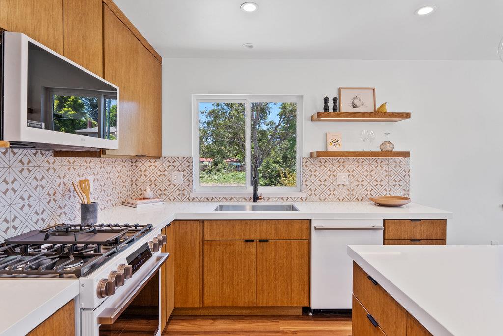 Detail Gallery Image 9 of 35 For 2537 Orchard St, Soquel,  CA 95073 - 4 Beds | 2 Baths