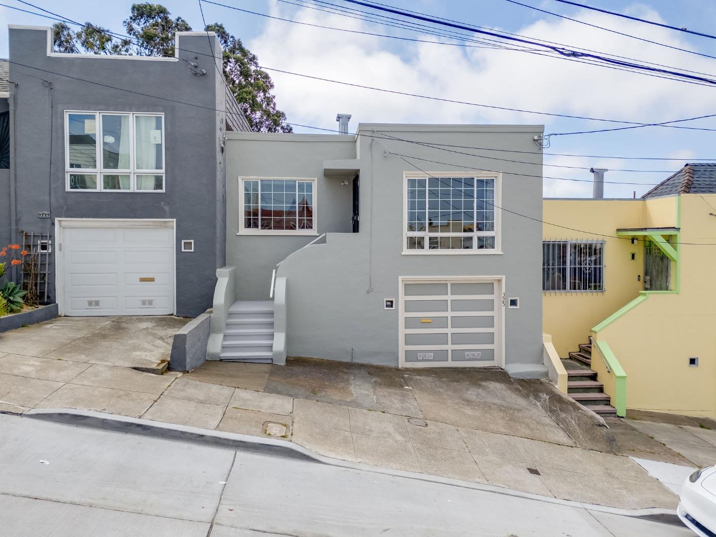 Detail Gallery Image 1 of 51 For 325 Bridgeview Dr, San Francisco,  CA 94124 - 4 Beds | 2 Baths