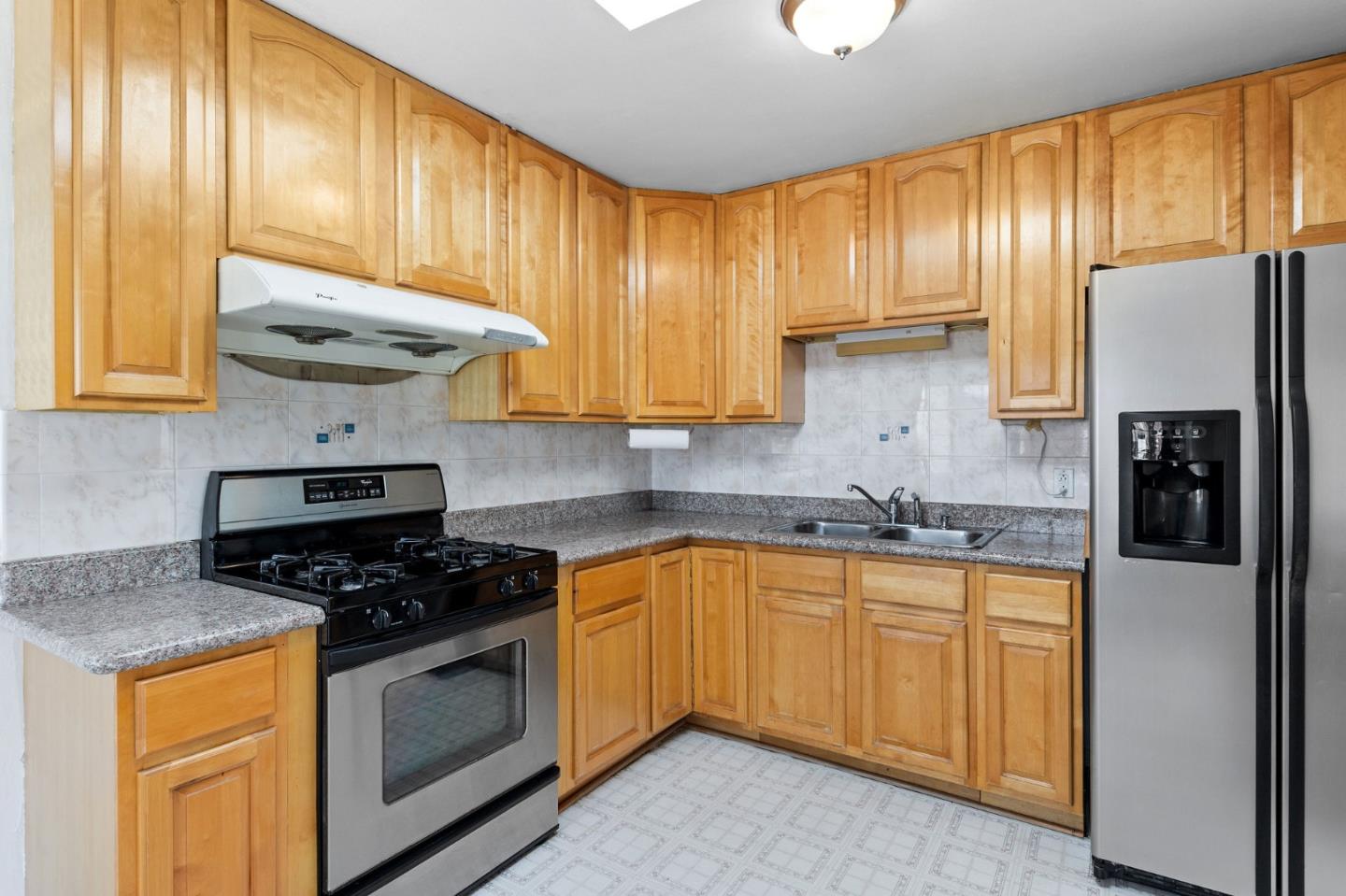 Detail Gallery Image 12 of 51 For 325 Bridgeview Dr, San Francisco,  CA 94124 - 4 Beds | 2 Baths