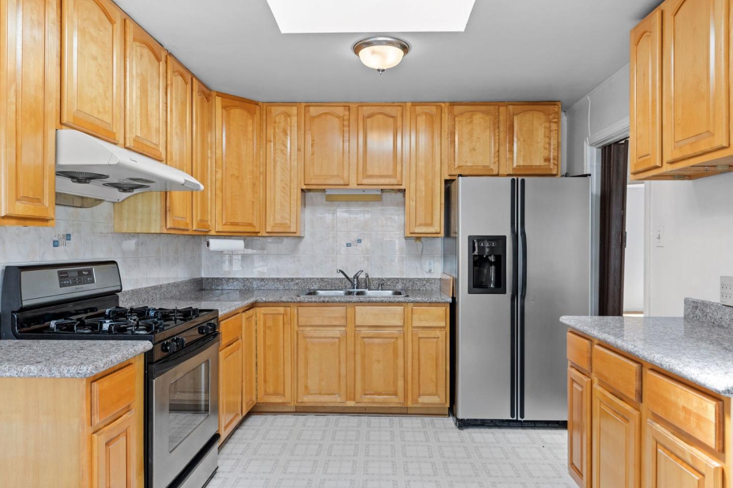 Detail Gallery Image 13 of 51 For 325 Bridgeview Dr, San Francisco,  CA 94124 - 4 Beds | 2 Baths