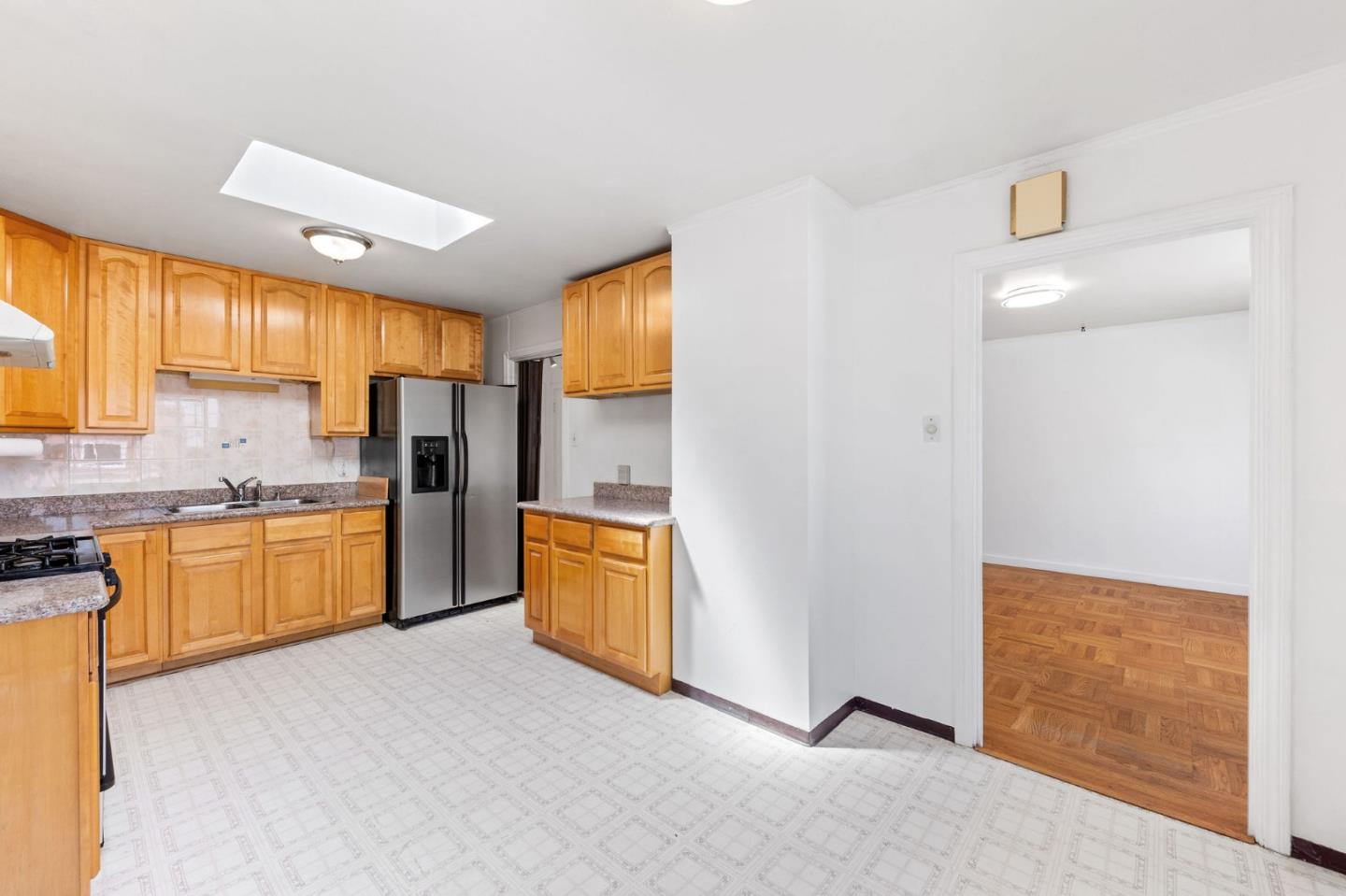 Detail Gallery Image 14 of 51 For 325 Bridgeview Dr, San Francisco,  CA 94124 - 4 Beds | 2 Baths