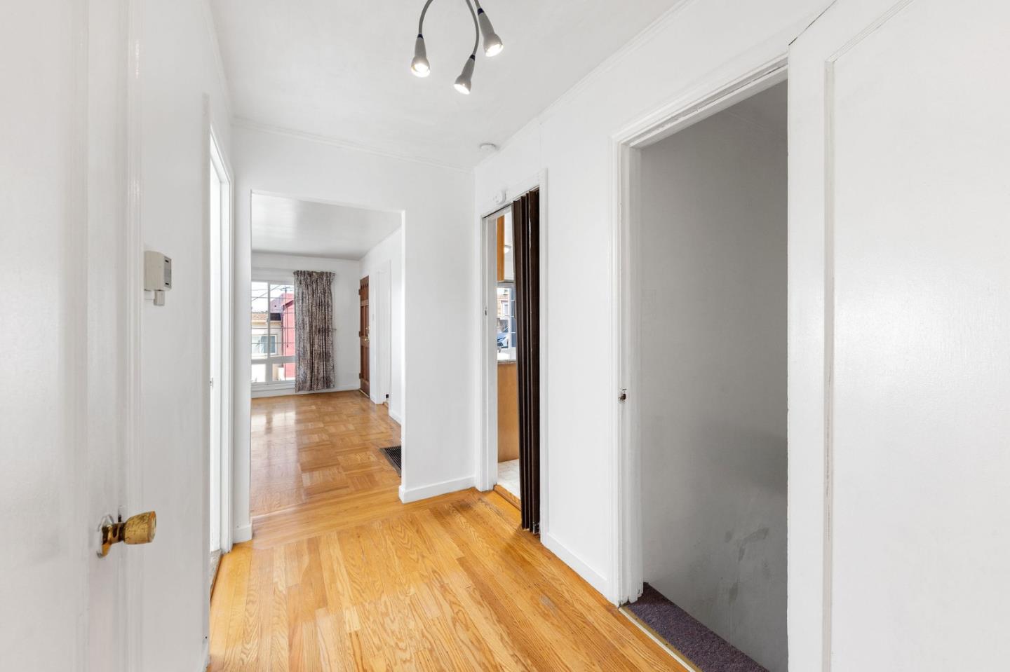 Detail Gallery Image 15 of 51 For 325 Bridgeview Dr, San Francisco,  CA 94124 - 4 Beds | 2 Baths
