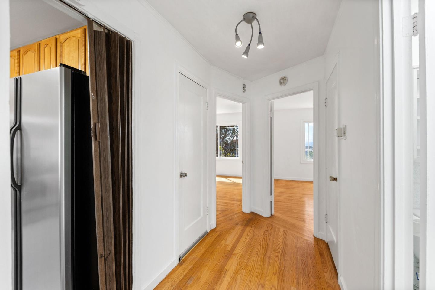 Detail Gallery Image 17 of 51 For 325 Bridgeview Dr, San Francisco,  CA 94124 - 4 Beds | 2 Baths