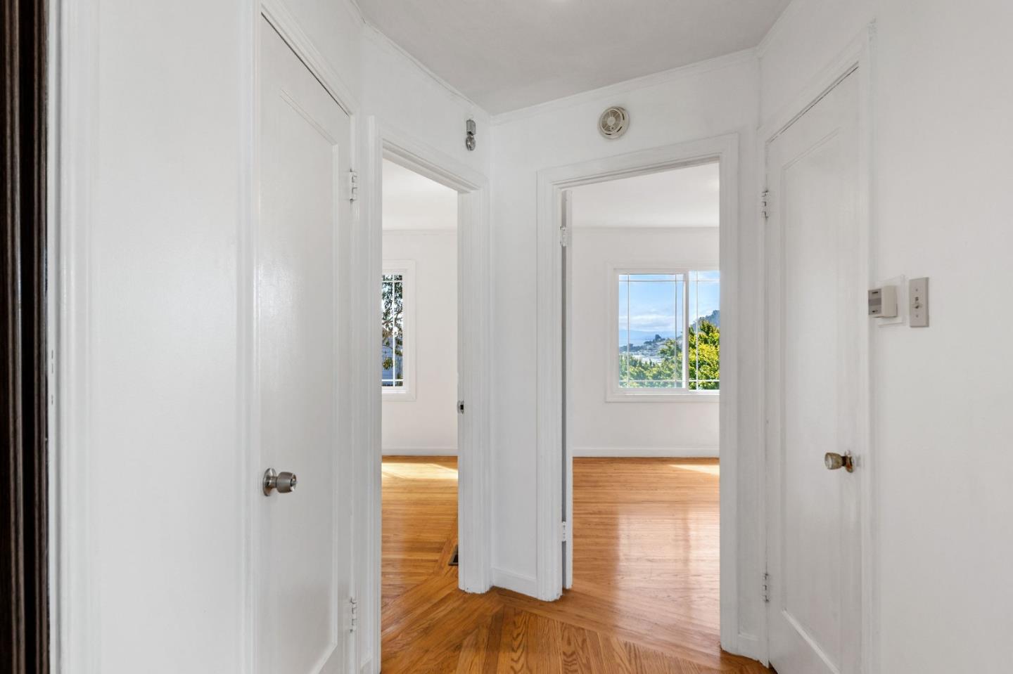 Detail Gallery Image 18 of 51 For 325 Bridgeview Dr, San Francisco,  CA 94124 - 4 Beds | 2 Baths