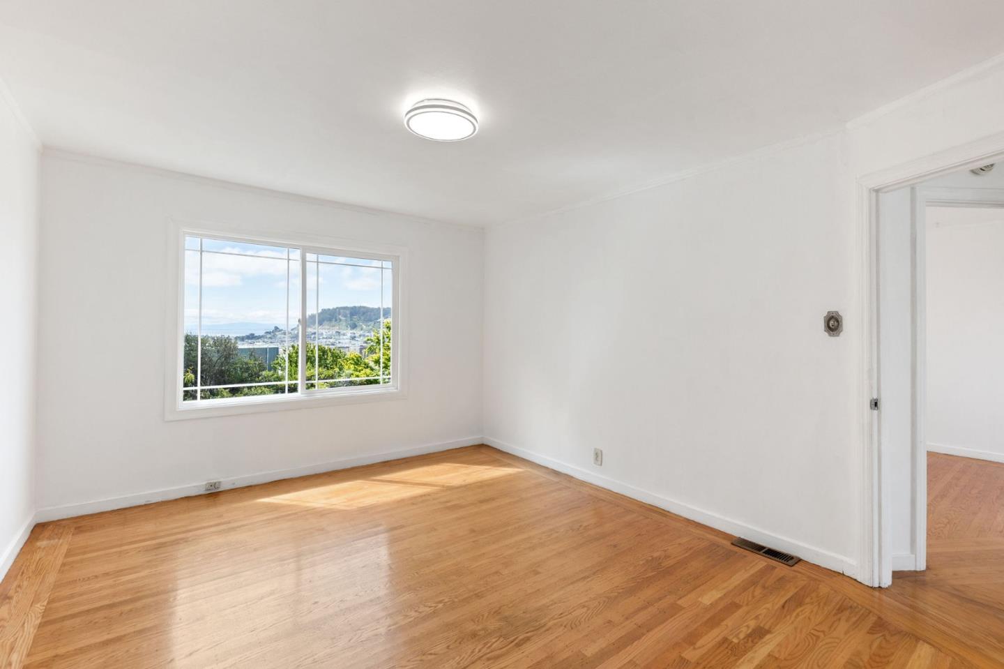 Detail Gallery Image 21 of 51 For 325 Bridgeview Dr, San Francisco,  CA 94124 - 4 Beds | 2 Baths