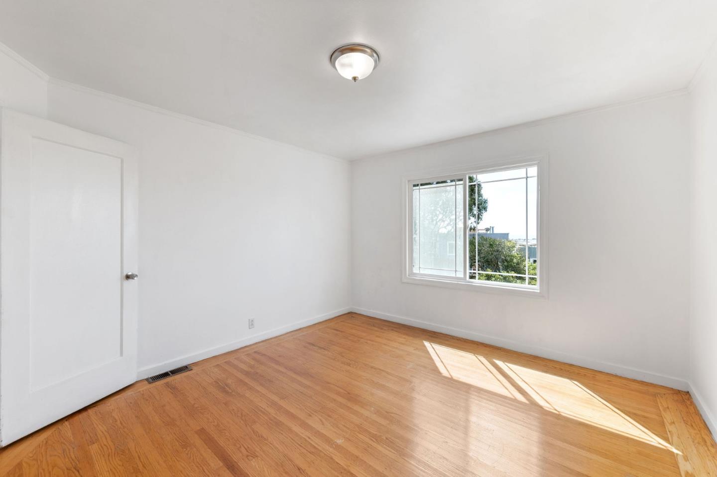 Detail Gallery Image 23 of 51 For 325 Bridgeview Dr, San Francisco,  CA 94124 - 4 Beds | 2 Baths