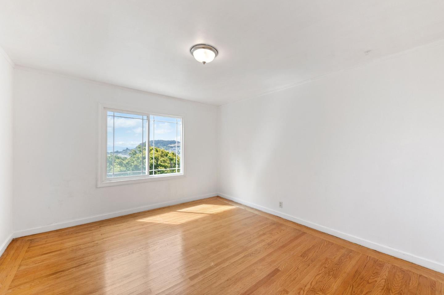 Detail Gallery Image 24 of 51 For 325 Bridgeview Dr, San Francisco,  CA 94124 - 4 Beds | 2 Baths