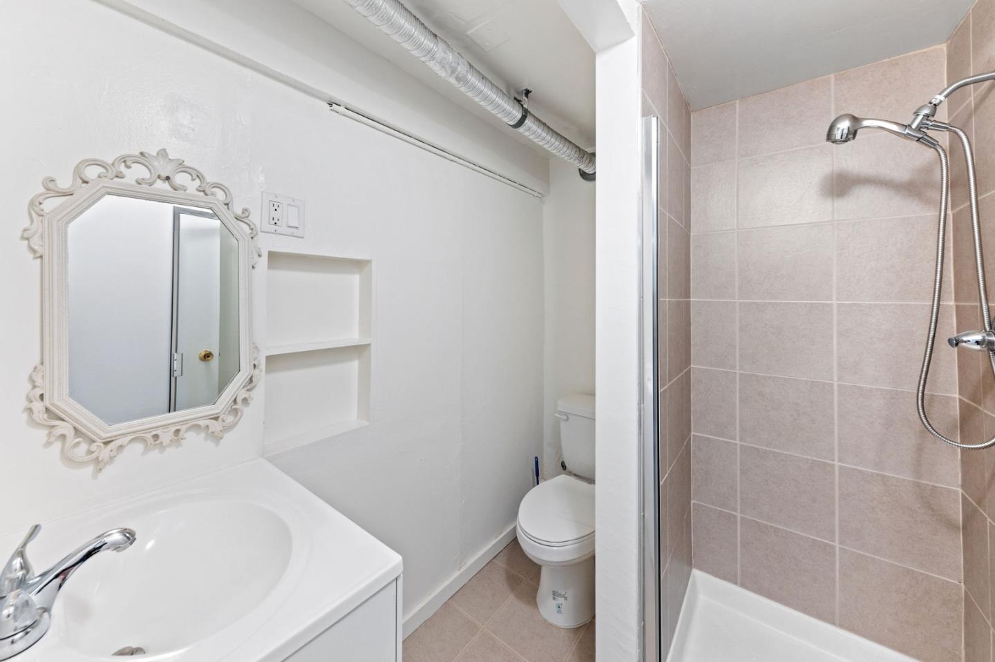 Detail Gallery Image 31 of 51 For 325 Bridgeview Dr, San Francisco,  CA 94124 - 4 Beds | 2 Baths