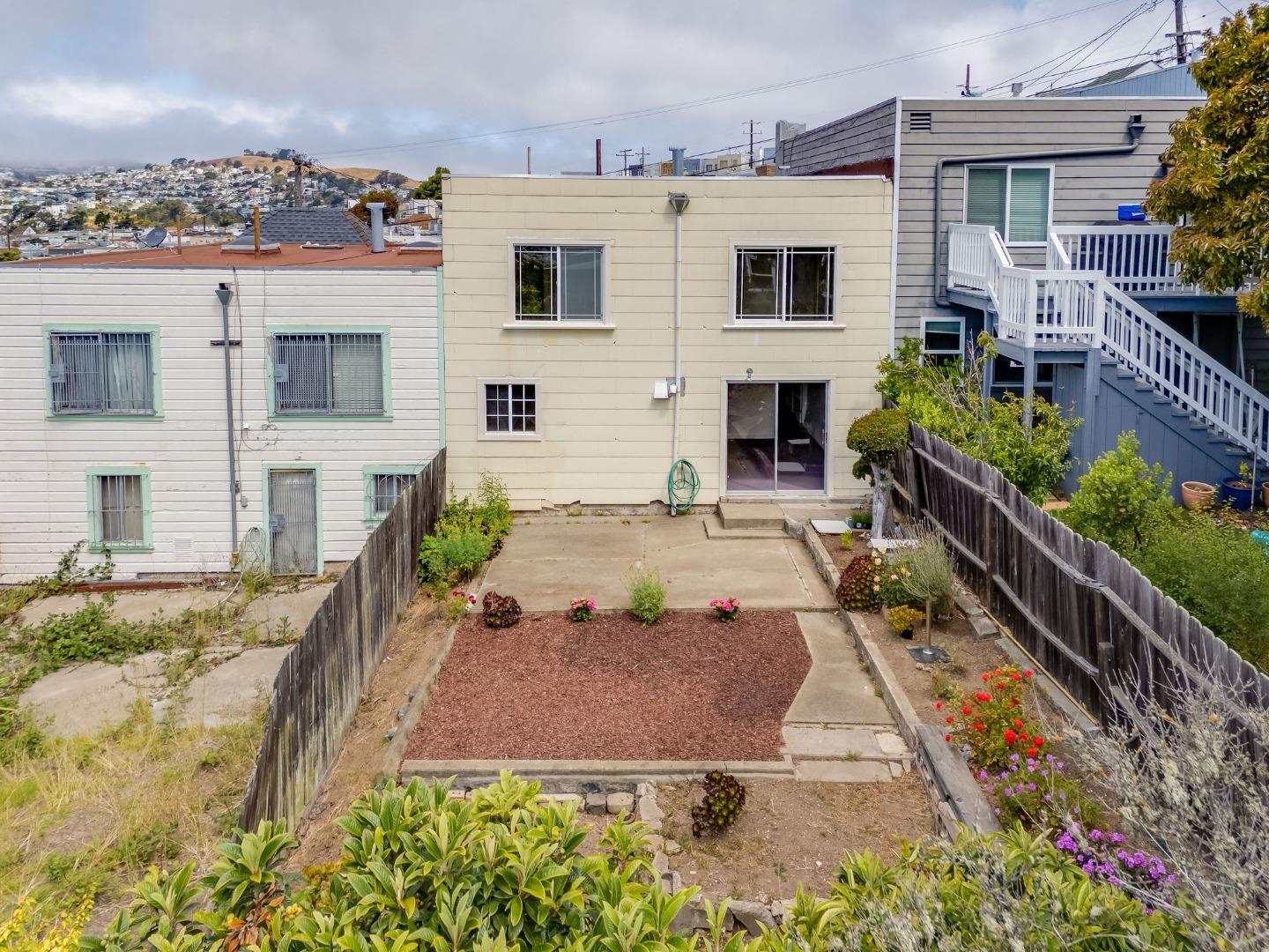 Detail Gallery Image 38 of 51 For 325 Bridgeview Dr, San Francisco,  CA 94124 - 4 Beds | 2 Baths
